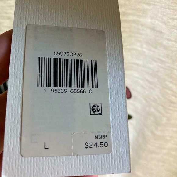 Two NWT Levi’s T-Shirts 🪴 - Picture 5 of 10